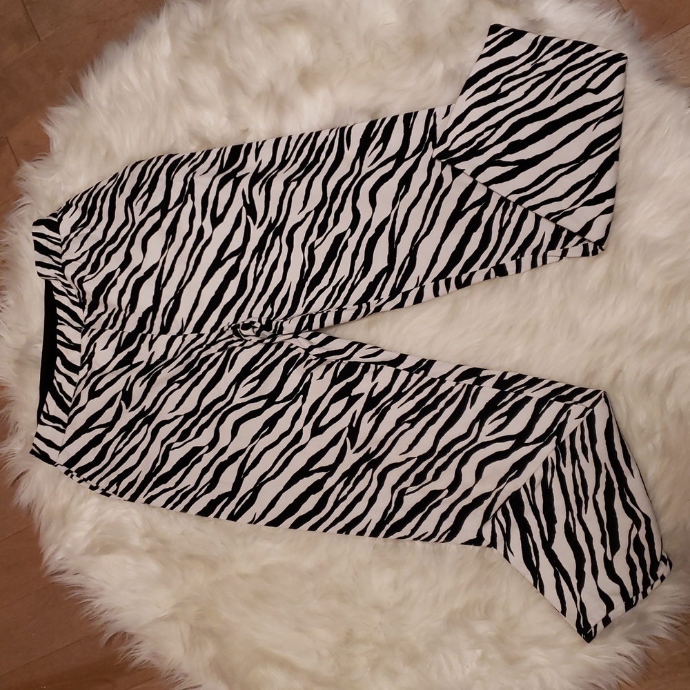 🧿Zara Zebra Print Straight Leg Pants